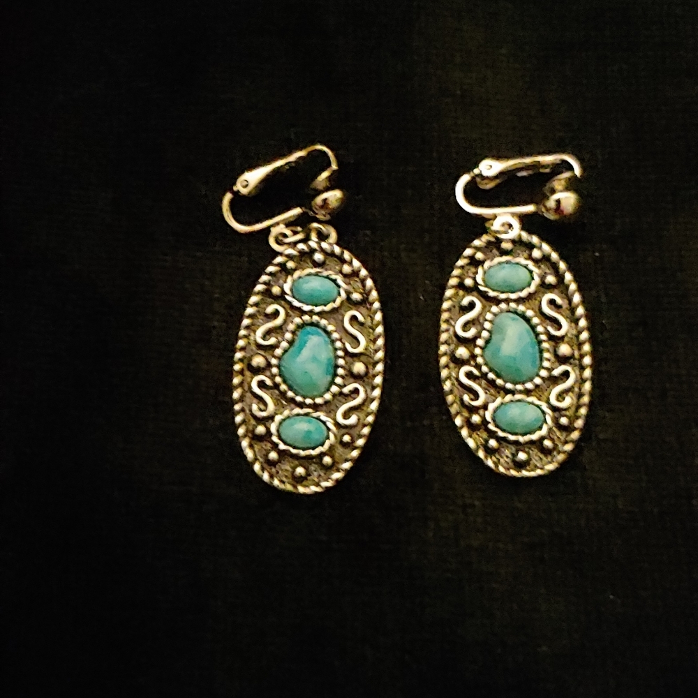 VTG Sarah Coventry "Indian Maiden" Clip on Earrings